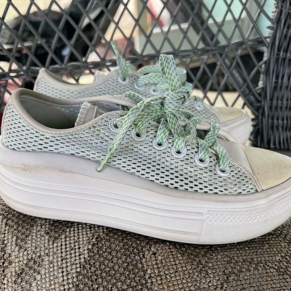 Converse size 5 women low top - Picture 4 of 7